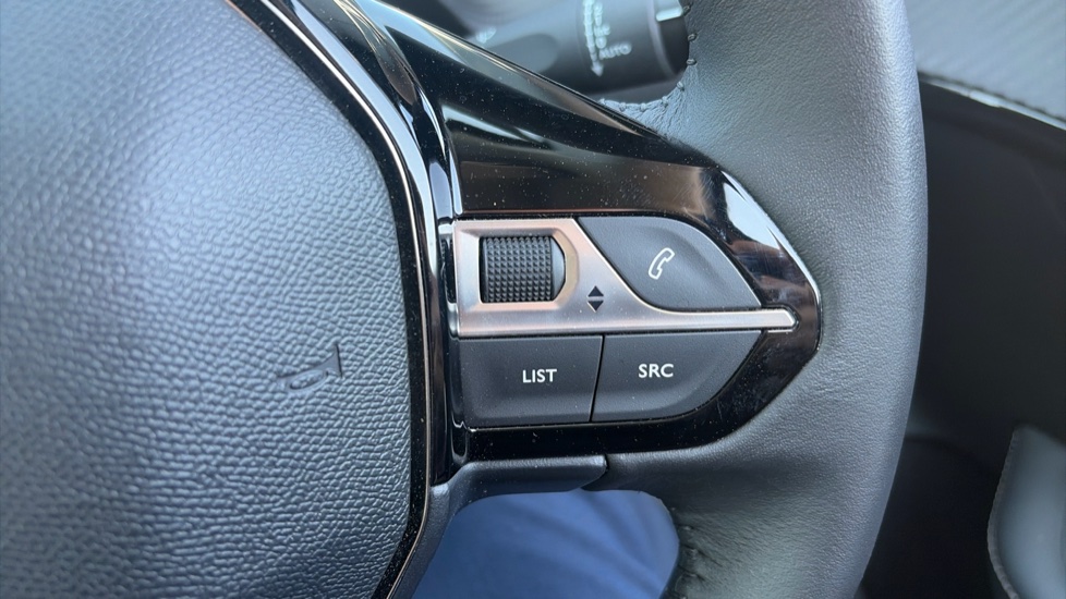 Peugeot 208 1.2 PureTech 100 Allure 5dr Petrol Hatchback - Image 22