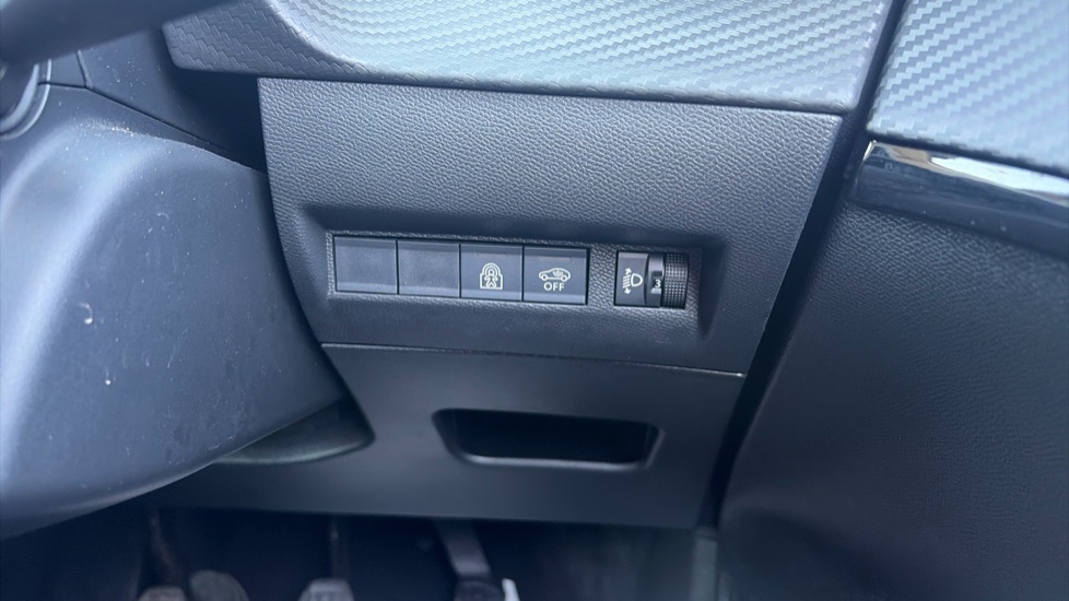 Peugeot 208 1.2 PureTech 100 Allure 5dr Petrol Hatchback - Image 24