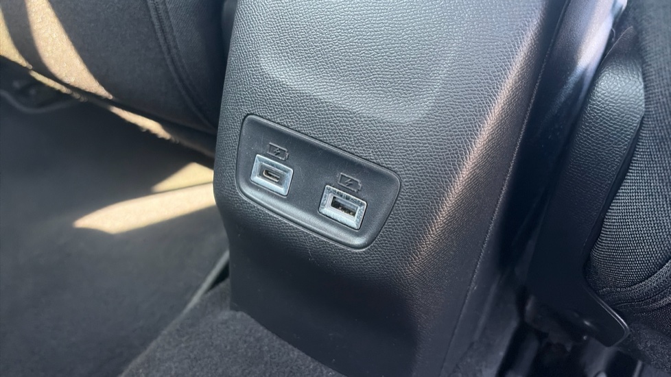 Peugeot 208 1.2 PureTech 100 Allure 5dr Petrol Hatchback - Image 37