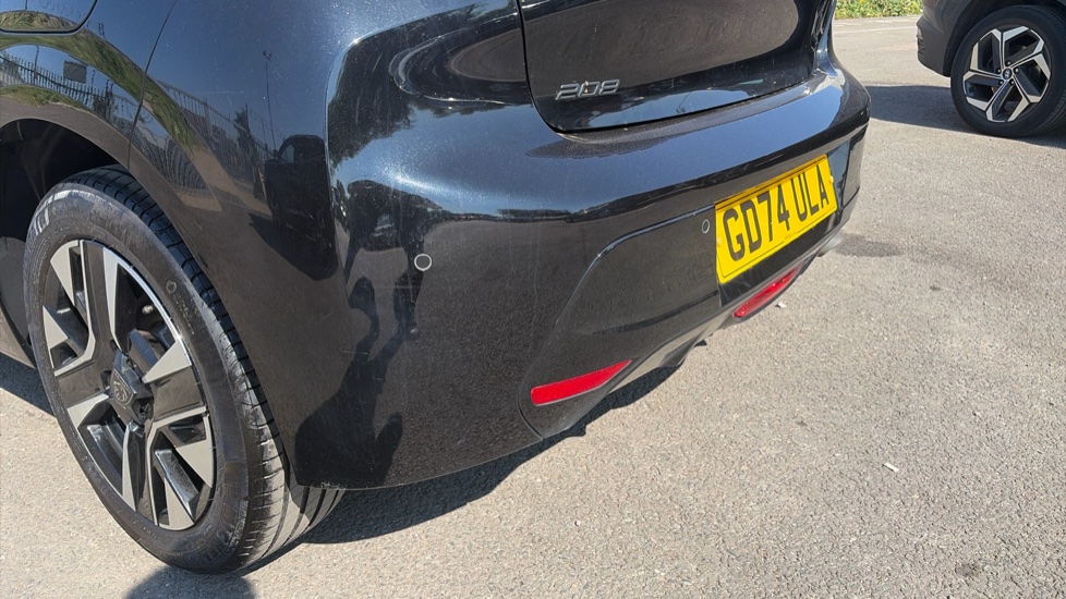 Peugeot 208 1.2 PureTech 100 Allure 5dr Petrol Hatchback - Image 38