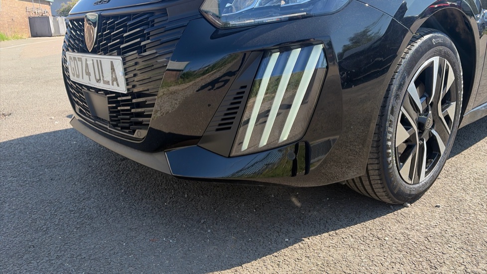Peugeot 208 1.2 PureTech 100 Allure 5dr Petrol Hatchback - Image 40