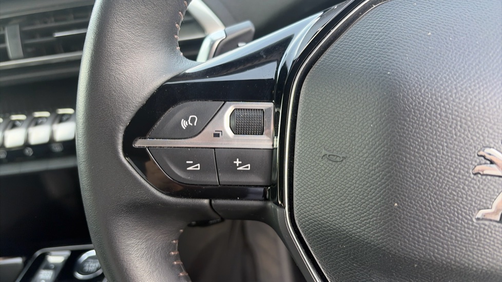 Peugeot 3008 1.2 PureTech Allure 5dr EAT8 Petrol Estate - Image 37