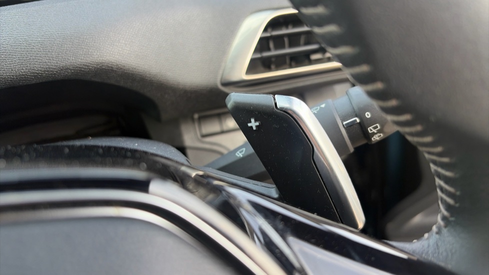 Peugeot 3008 1.2 PureTech Allure 5dr EAT8 Petrol Estate - Image 38