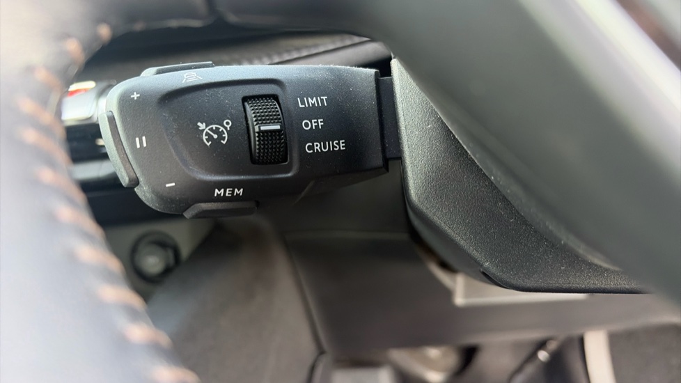 Peugeot 3008 1.2 PureTech Allure 5dr EAT8 Petrol Estate - Image 39