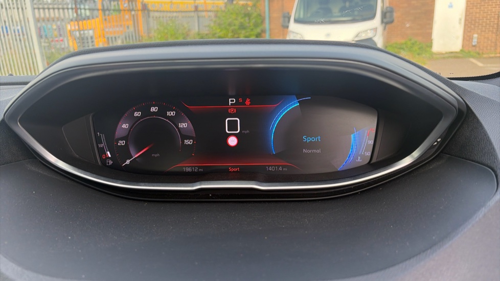 Peugeot 3008 1.2 PureTech Allure 5dr EAT8 Petrol Estate - Image 42