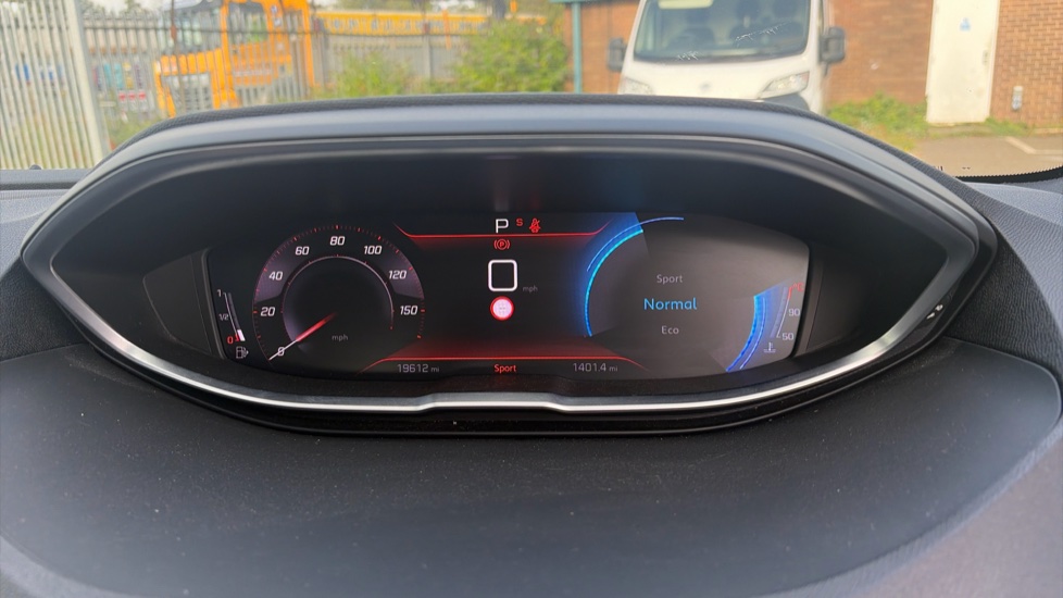 Peugeot 3008 1.2 PureTech Allure 5dr EAT8 Petrol Estate - Image 43