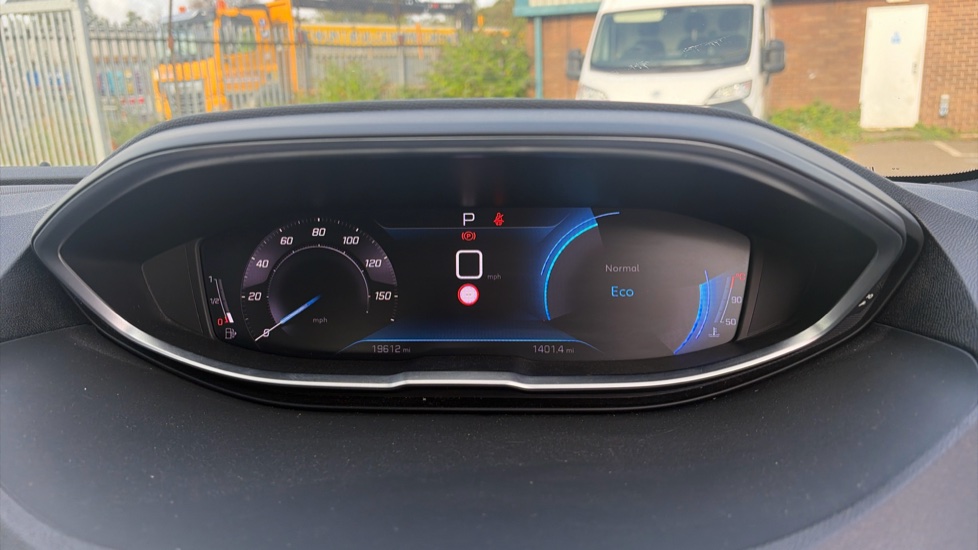 Peugeot 3008 1.2 PureTech Allure 5dr EAT8 Petrol Estate - Image 44