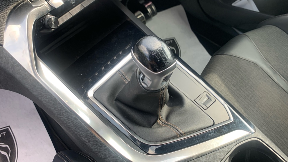 Peugeot 3008 1.5 BlueHDi GT Line 5dr Diesel Estate - Image 13