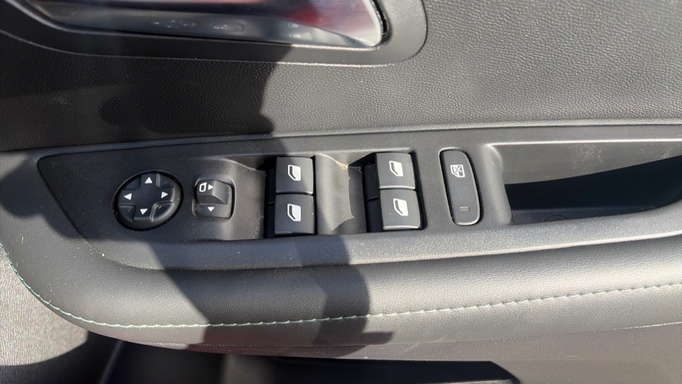 Peugeot 208 1.2 PureTech 130 Allure Premium + 5dr EAT8 Petrol Hatchback - Image 27