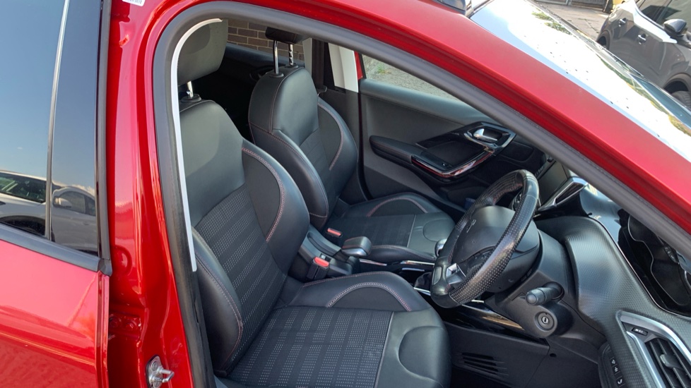 Peugeot 2008 1.2 PureTech 130 GT Line 5dr Petrol Estate - Image 36