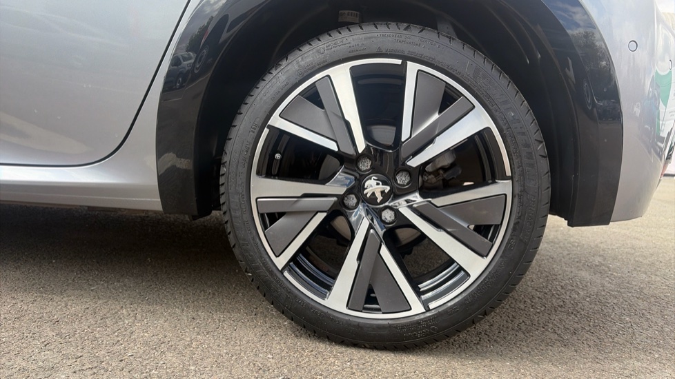 Peugeot 208 1.2 PureTech 100 GT 5dr Petrol Hatchback - Image 7