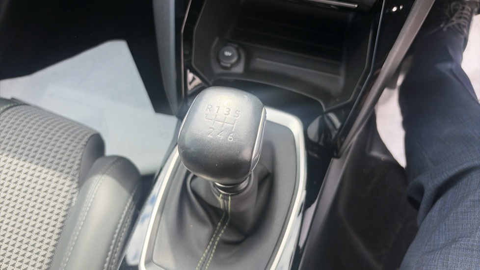 Peugeot 208 1.2 PureTech 100 GT 5dr Petrol Hatchback - Image 13