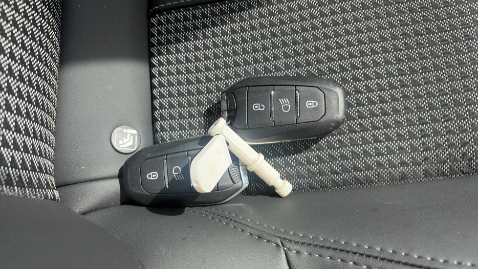 Peugeot 208 1.2 PureTech 100 GT 5dr Petrol Hatchback - Image 20