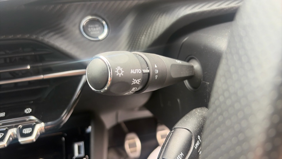Peugeot 208 1.2 PureTech 100 GT 5dr Petrol Hatchback - Image 27
