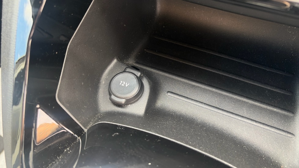 Peugeot 208 1.2 PureTech 100 GT 5dr Petrol Hatchback - Image 34