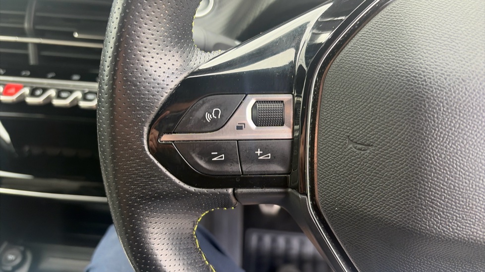 Peugeot 208 1.2 PureTech 100 GT Premium 5dr Petrol Hatchback - Image 21