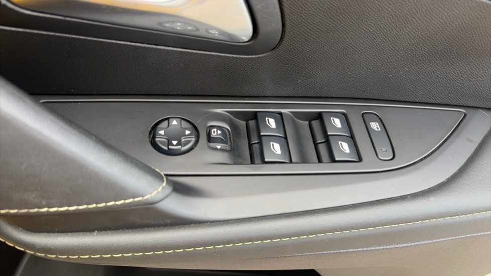 Peugeot 208 1.2 PureTech 100 GT Premium 5dr Petrol Hatchback - Image 24