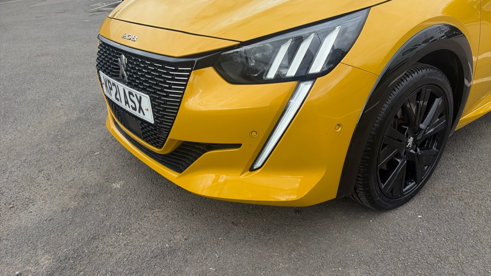 Peugeot 208 1.2 PureTech 100 GT Premium 5dr Petrol Hatchback - Image 39