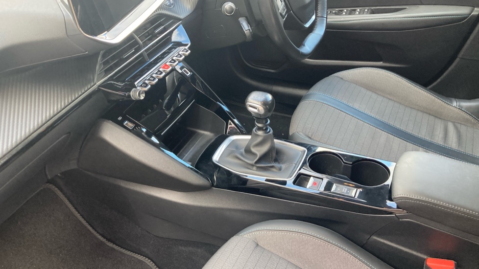 Peugeot 208 1.2 PureTech 100 Allure 5dr Petrol Hatchback - Image 13