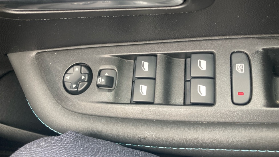 Peugeot 208 1.2 PureTech 100 Allure 5dr Petrol Hatchback - Image 21