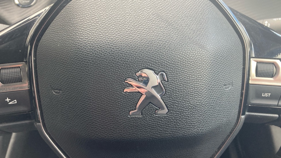 Peugeot 208 1.2 PureTech 100 Allure 5dr Petrol Hatchback - Image 23