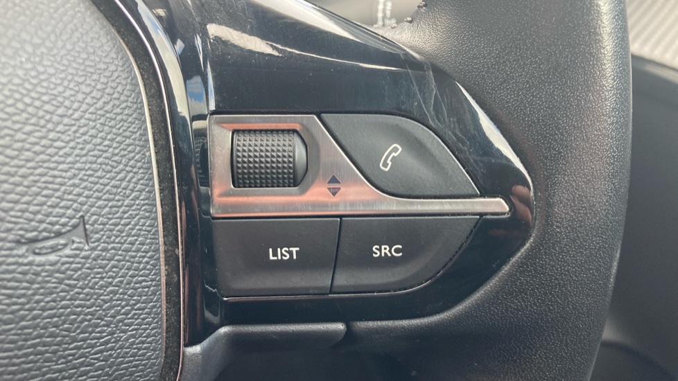 Peugeot 208 1.2 PureTech 100 Allure 5dr Petrol Hatchback - Image 24
