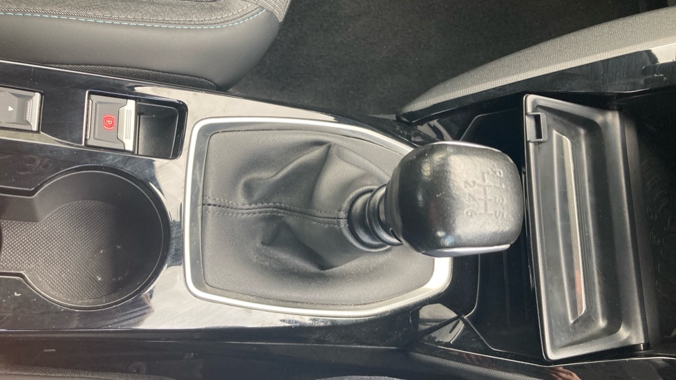 Peugeot 208 1.2 PureTech 100 Allure 5dr Petrol Hatchback - Image 28