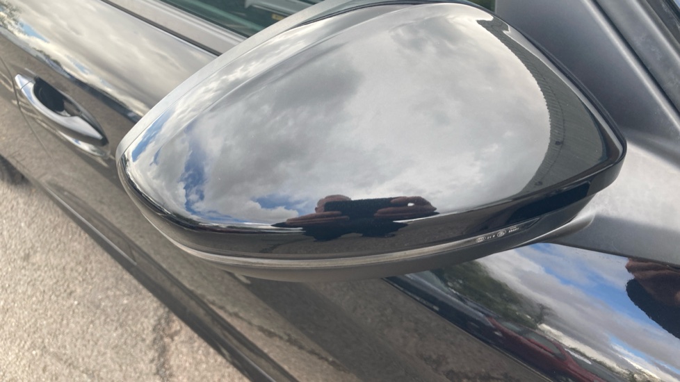 Peugeot 208 1.2 PureTech 100 Allure 5dr Petrol Hatchback - Image 29