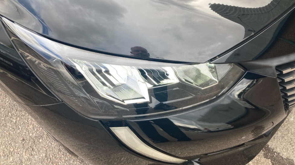 Peugeot 208 1.2 PureTech 100 Allure 5dr Petrol Hatchback - Image 31