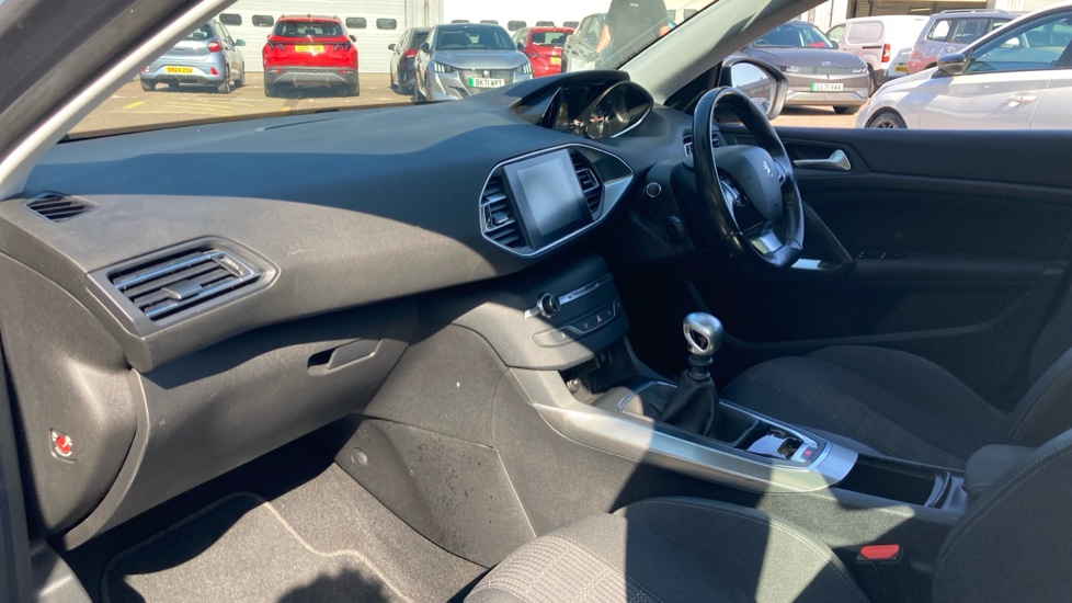 Peugeot 308 1.2 PureTech 130 Allure 5dr Petrol Hatchback - Image 9