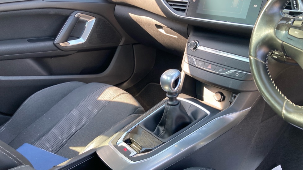 Peugeot 308 1.2 PureTech 130 Allure 5dr Petrol Hatchback - Image 14