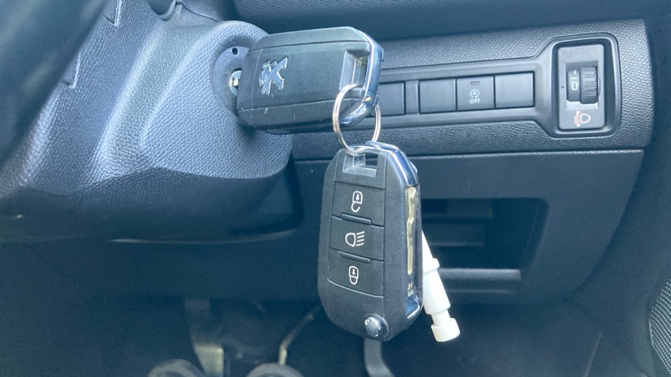Peugeot 308 1.2 PureTech 130 Allure 5dr Petrol Hatchback - Image 20