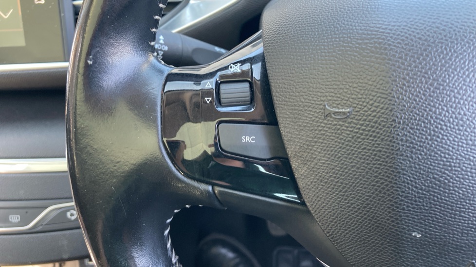 Peugeot 308 1.2 PureTech 130 Allure 5dr Petrol Hatchback - Image 35