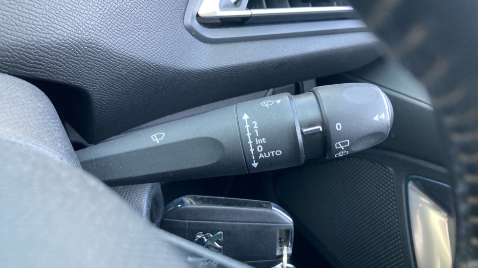 Peugeot 308 1.2 PureTech 130 Allure 5dr Petrol Hatchback - Image 37