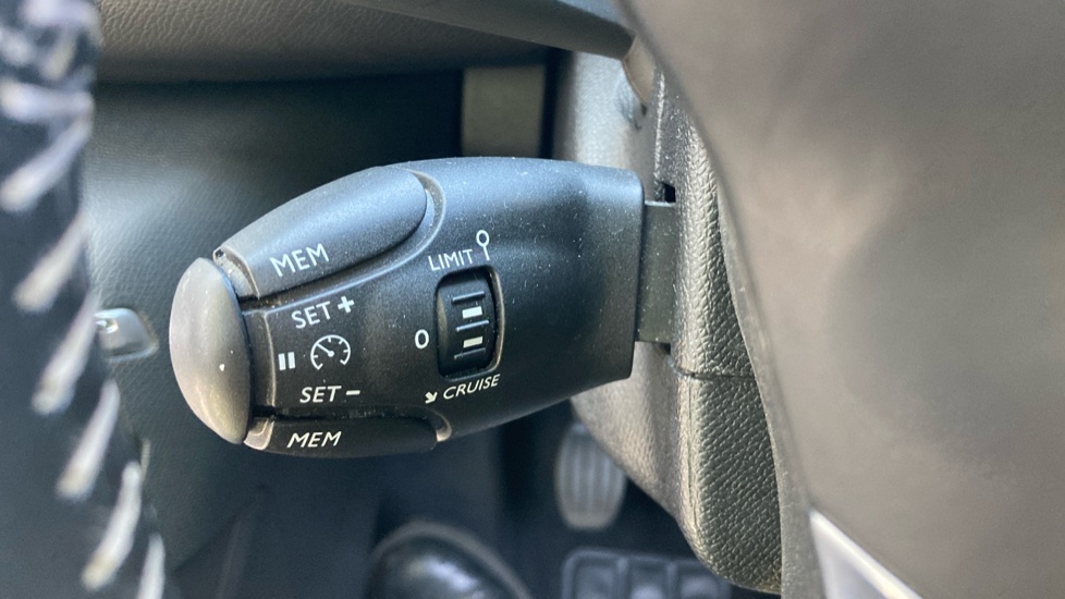 Peugeot 308 1.2 PureTech 130 Allure 5dr Petrol Hatchback - Image 39