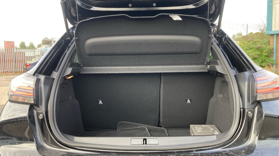 Peugeot 208 1.2 PureTech 100 Allure 5dr Petrol Hatchback - Image 4