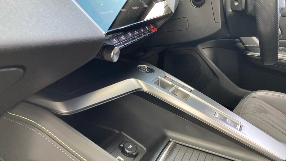 Peugeot 408 1.2 PureTech GT 5dr EAT8 Petrol Hatchback - Image 13