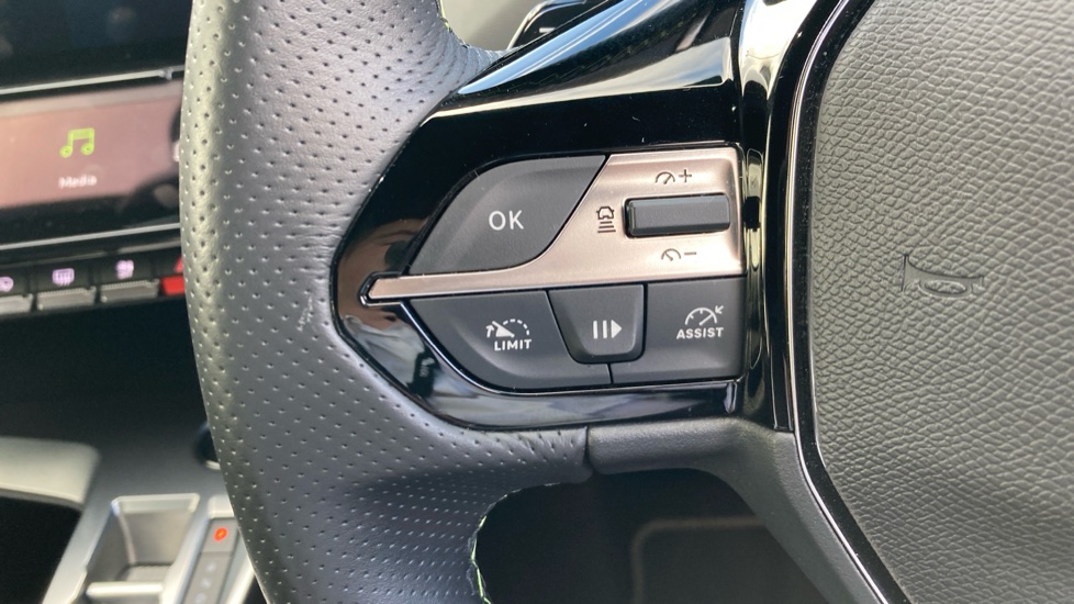 Peugeot 408 1.2 PureTech GT 5dr EAT8 Petrol Hatchback - Image 31