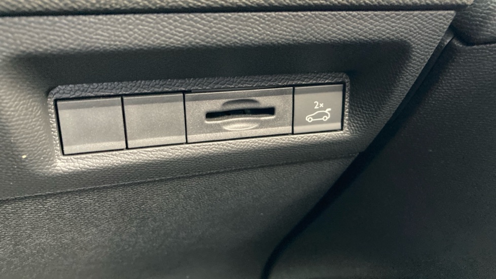 Peugeot 408 1.2 PureTech GT 5dr EAT8 Petrol Hatchback - Image 40