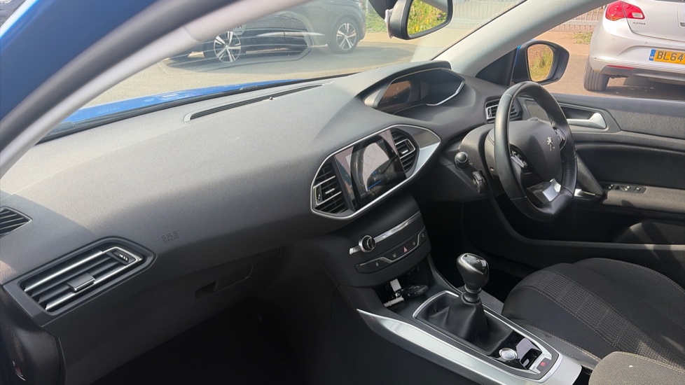 Peugeot 308 1.2 PureTech 130 Allure Premium 5dr [Digital] Petrol Hatchback - Image 9