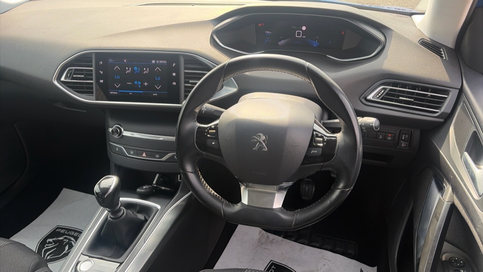 Peugeot 308 1.2 PureTech 130 Allure Premium 5dr [Digital] Petrol Hatchback - Image 10