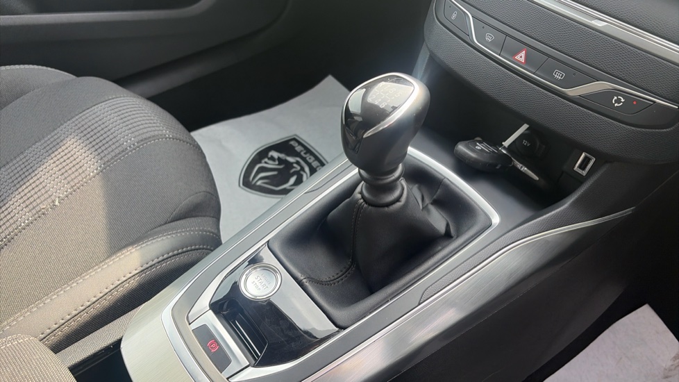 Peugeot 308 1.2 PureTech 130 Allure Premium 5dr [Digital] Petrol Hatchback - Image 13