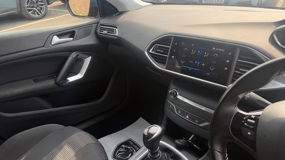 Peugeot 308 1.2 PureTech 130 Allure Premium 5dr [Digital] Petrol Hatchback - Image 14
