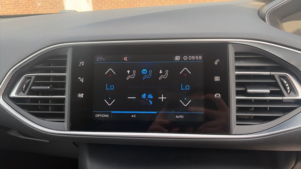 Peugeot 308 1.2 PureTech 130 Allure Premium 5dr [Digital] Petrol Hatchback - Image 23