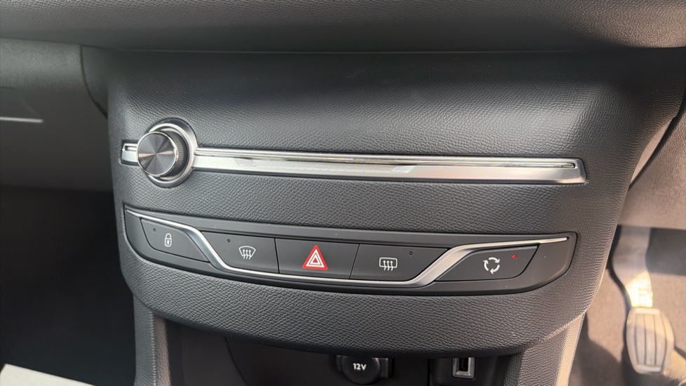 Peugeot 308 1.2 PureTech 130 Allure Premium 5dr [Digital] Petrol Hatchback - Image 24