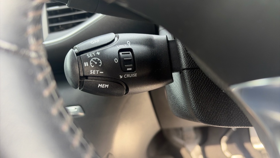 Peugeot 308 1.2 PureTech 130 Allure Premium 5dr [Digital] Petrol Hatchback - Image 31