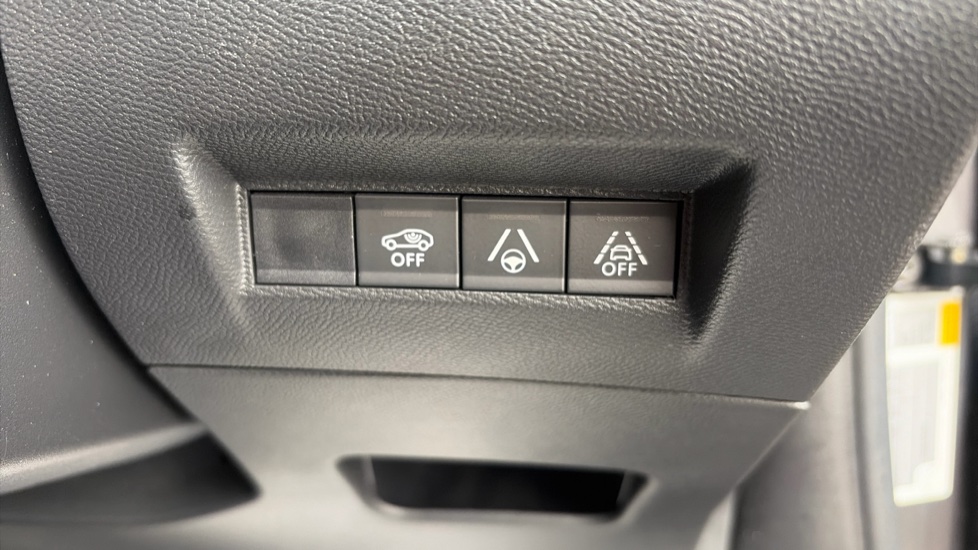 Peugeot 2008 1.2 PureTech 130 GT Premium 5dr EAT8 Petrol Estate - Image 27