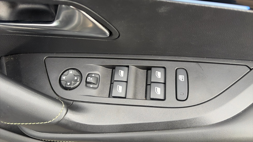 Peugeot 2008 1.2 PureTech 130 GT Premium 5dr EAT8 Petrol Estate - Image 38