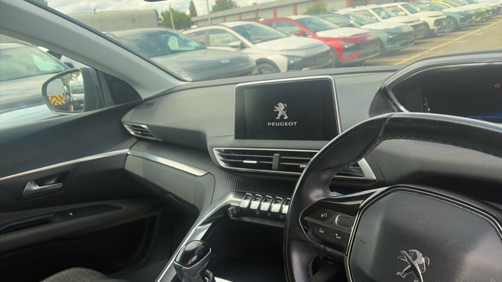 Peugeot 3008 1.2 PureTech Active 5dr Petrol Estate - Image 11