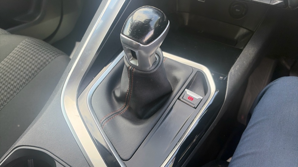 Peugeot 3008 1.2 PureTech Active 5dr Petrol Estate - Image 13